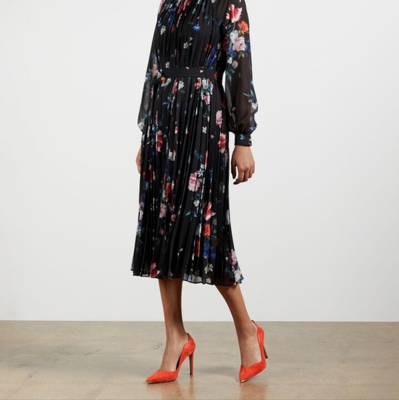 NWT Ted Baker Scalloped high heel court shoes - Picture 1 of 5